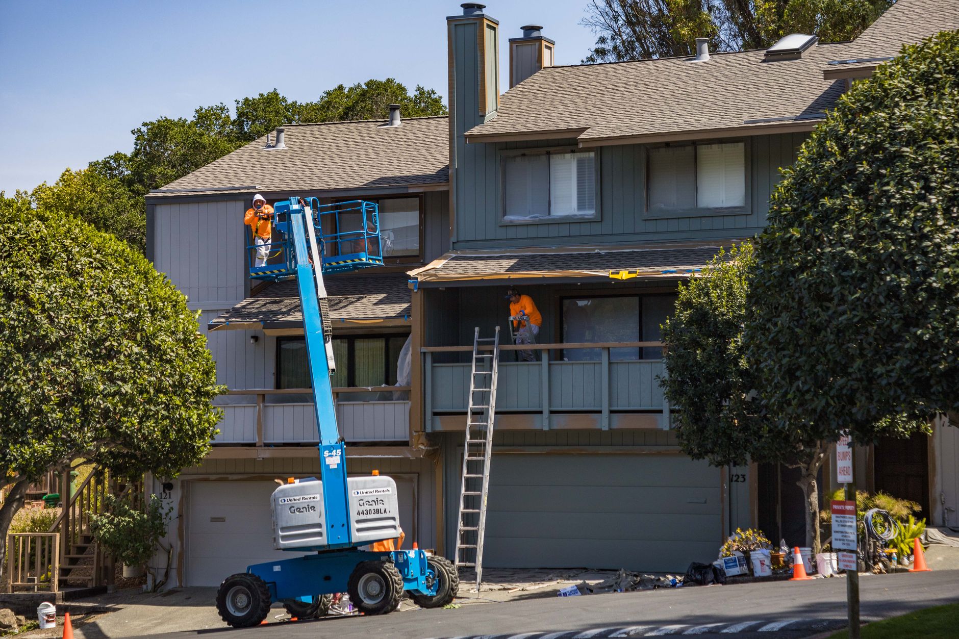 A roofing contractor on site